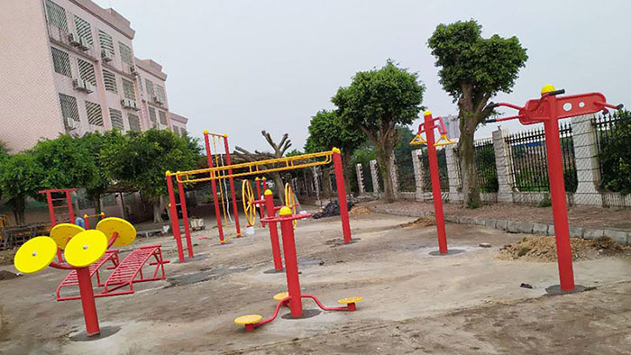  佛山市南海區(qū)大瀝鎮(zhèn)水頭小學(xué)安裝戶(hù)外健身器材工程案例 